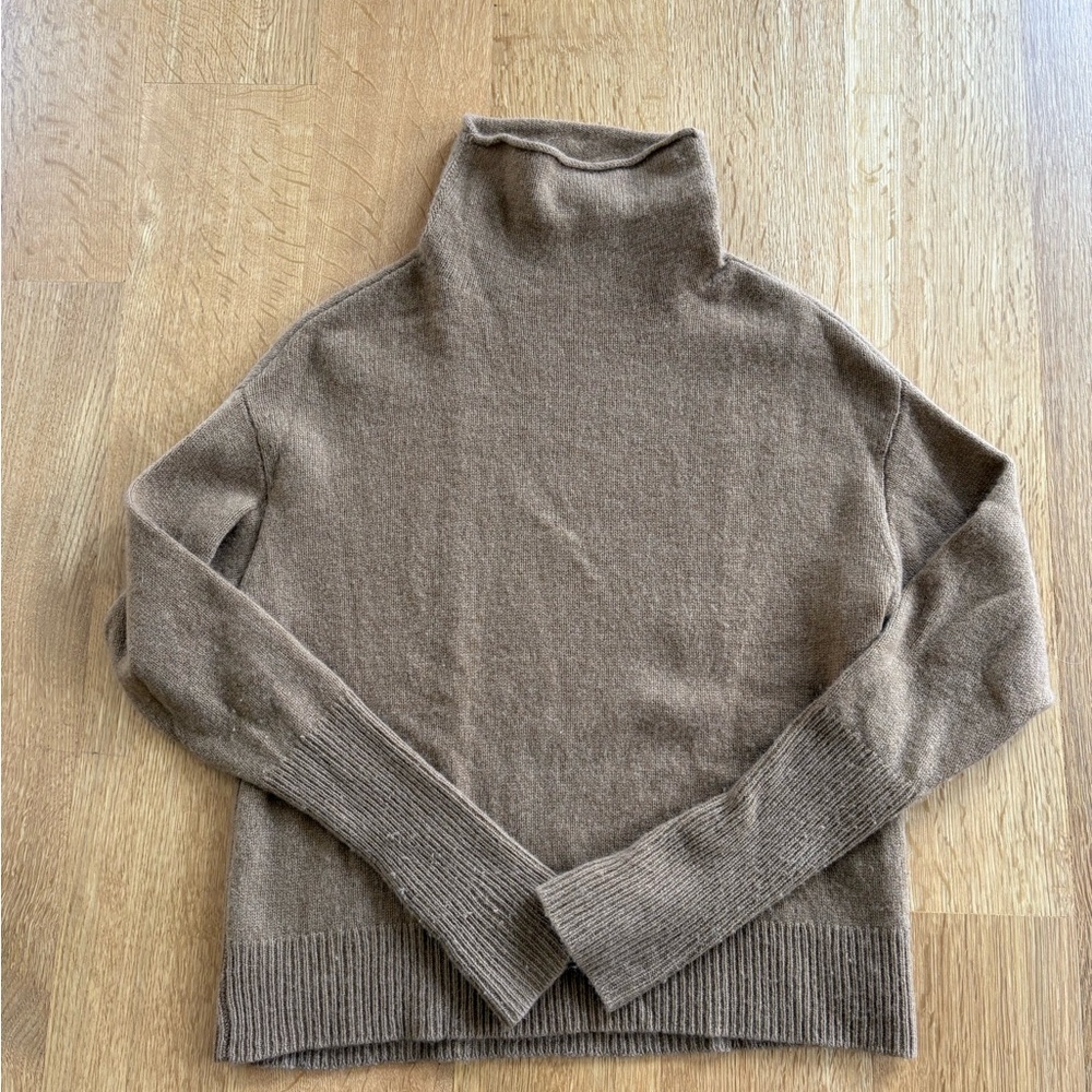 Cashmere turtle neck camel sweater